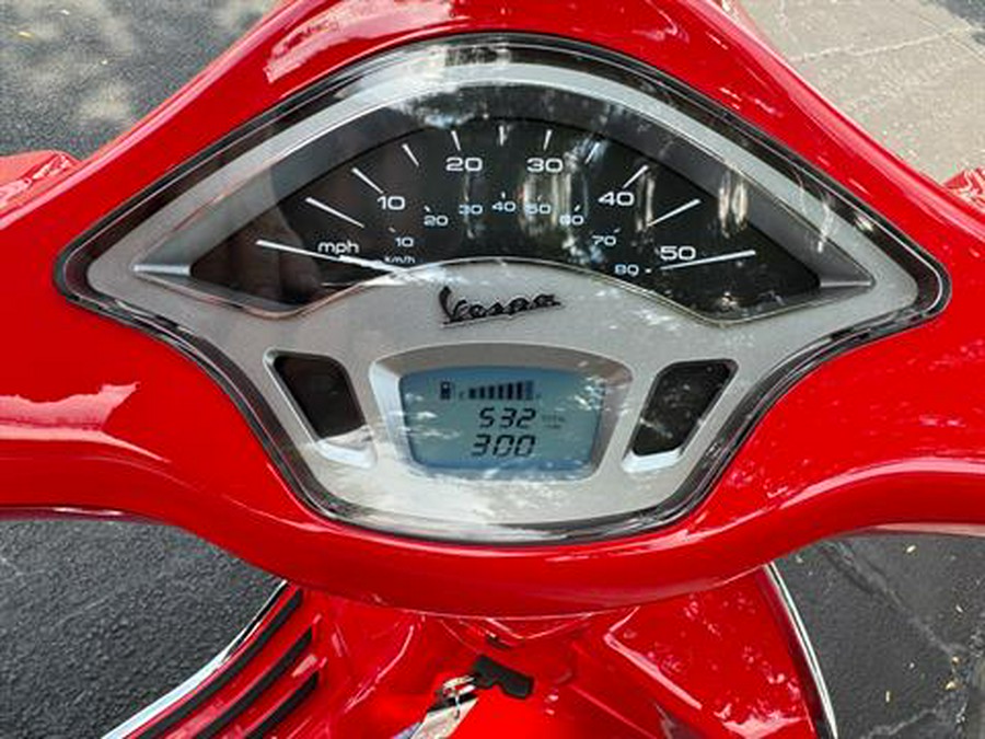 2023 Vespa Primavera 50 Red