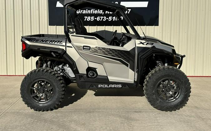 2024 Polaris® GENERAL XP 1000 PREMIUM - M SILVER QUARTZ