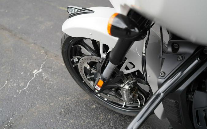 2026 Indian Motorcycle Chieftain PowerPlus Dark Horse 112 w/PowerBand Chalk with Black Metallic