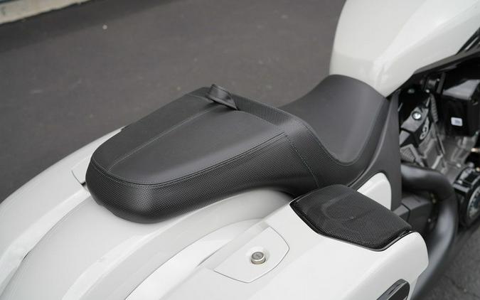 2026 Indian Motorcycle® Chieftain® PowerPlus Dark Horse® 112 w/PowerBand Chalk with Black Metallic