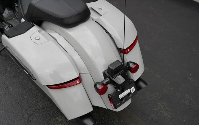 2026 Indian Motorcycle Chieftain PowerPlus Dark Horse 112 w/PowerBand Chalk with Black Metallic