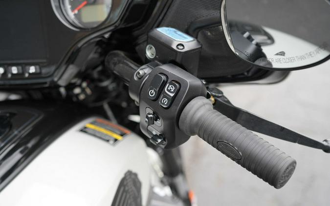 2026 Indian Motorcycle Chieftain PowerPlus Dark Horse 112 w/PowerBand Chalk with Black Metallic