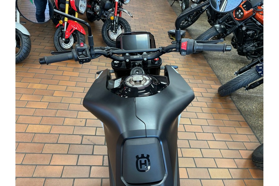 2025 SVARTPILEN 801 - Husqvarna Motorcycles