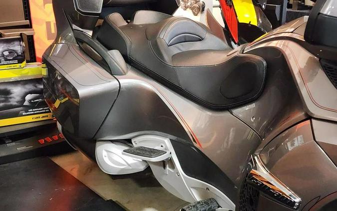 2011 Can-Am® Spyder Roadster RT Audio And Convenience