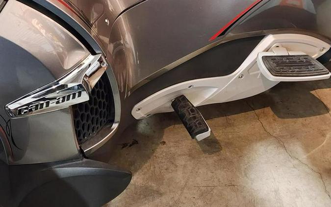 2011 Can-Am® Spyder Roadster RT Audio And Convenience