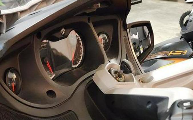 2011 Can-Am® Spyder Roadster RT Audio And Convenience
