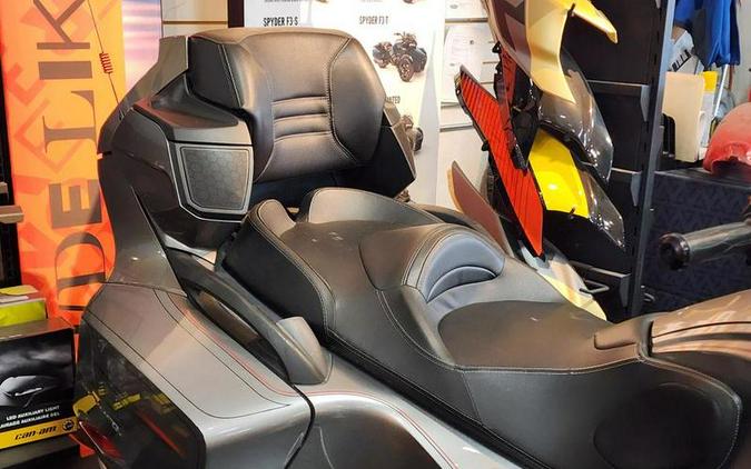 2011 Can-Am® Spyder Roadster RT Audio And Convenience