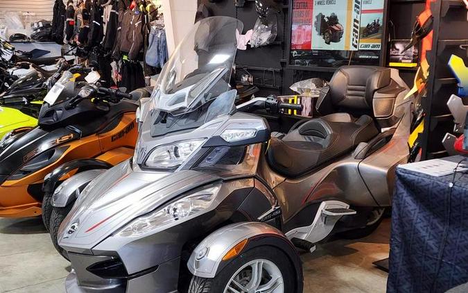 2011 Can-Am® Spyder Roadster RT Audio And Convenience