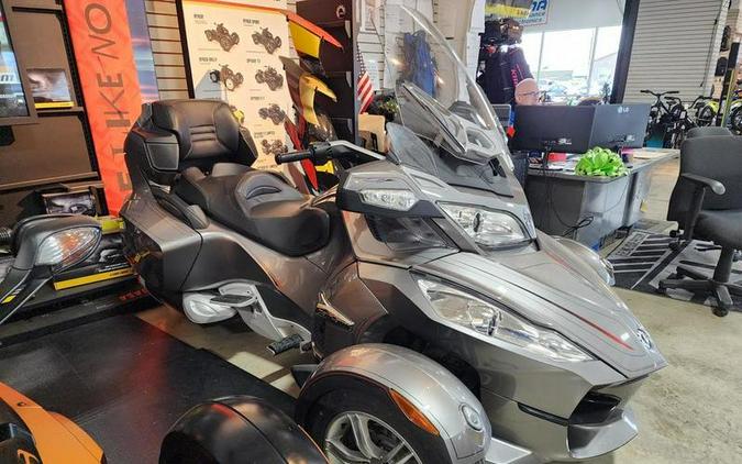 2011 Can-Am® Spyder Roadster RT Audio And Convenience