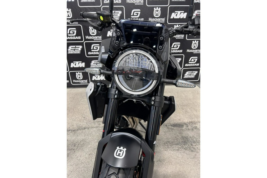 2025 Husqvarna Motorcycles Svartpilen 801