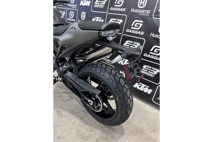 2025 Husqvarna Motorcycles Svartpilen 801