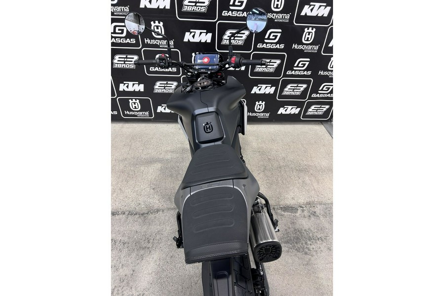 2025 Husqvarna Motorcycles Svartpilen 801