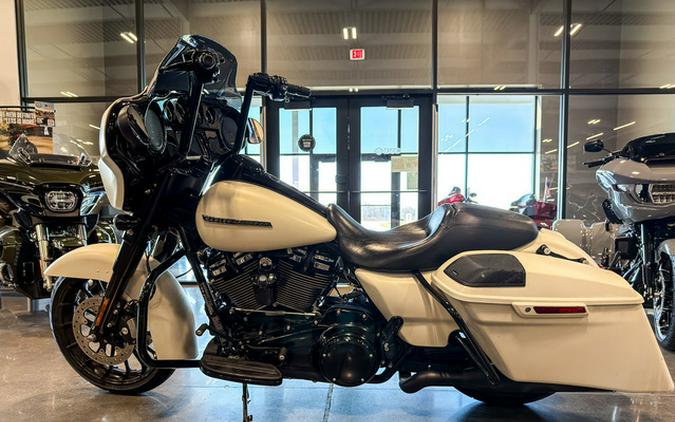 2018 Harley-Davidson FLHXS - Street Glide Special