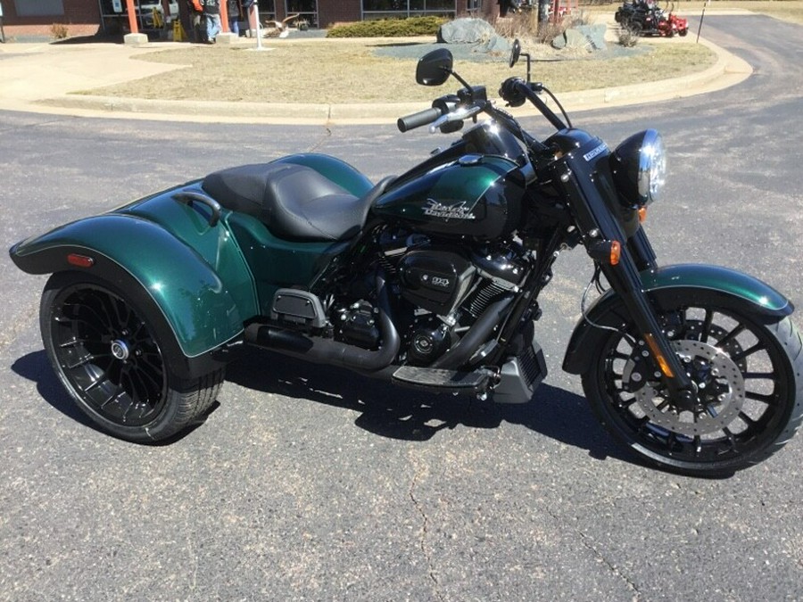 2024 Harley-Davidson® Freewheeler® Alpine Green / Vivid Black