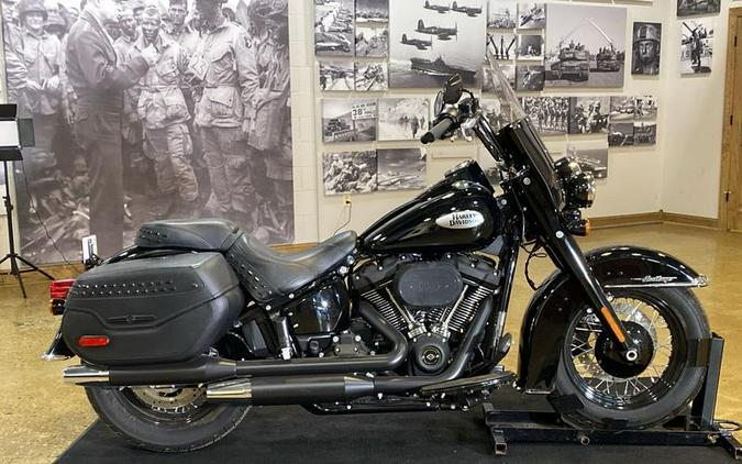 2022 Harley-Davidson® FLHCS - Heritage Classic 114