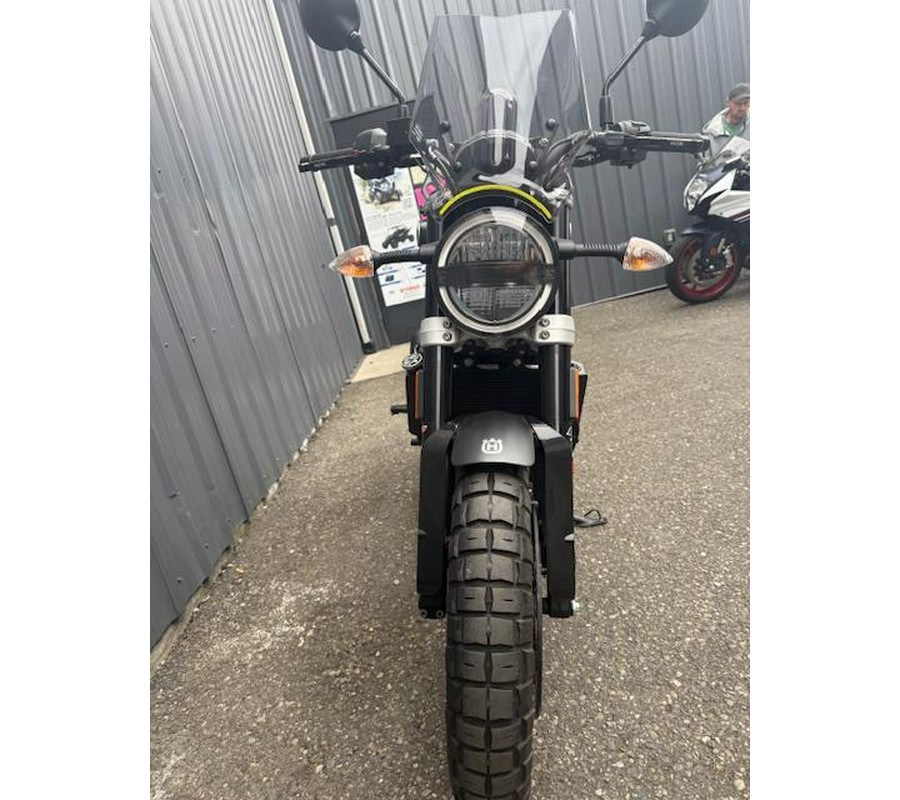 2020 Husqvarna SVARTPILEN 401