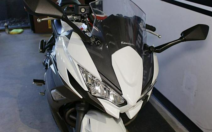 2023 Kawasaki Ninja® 650 Pearl Robotic White/Metallic Matte Graystone
