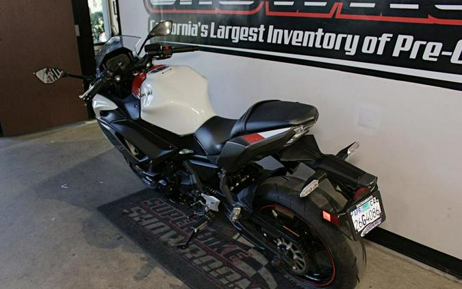 2023 Kawasaki Ninja® 650 Pearl Robotic White/Metallic Matte Graystone