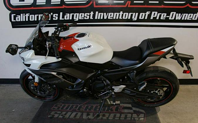 2023 Kawasaki Ninja® 650 Pearl Robotic White/Metallic Matte Graystone