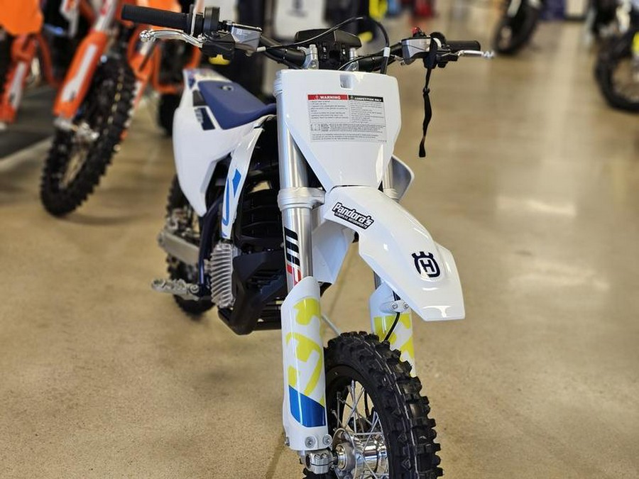 2024 Husqvarna® EE 3