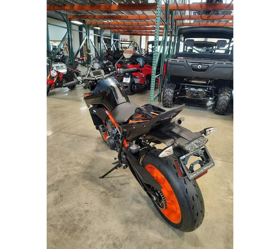 2023 KTM 890 Duke R