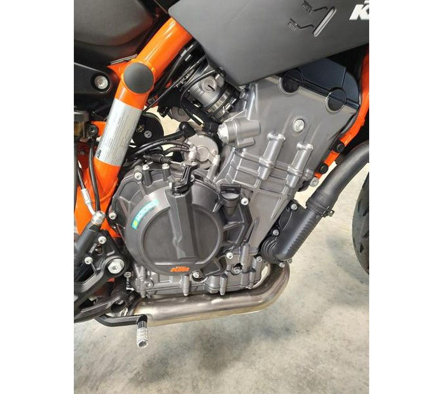 2023 KTM 890 Duke R