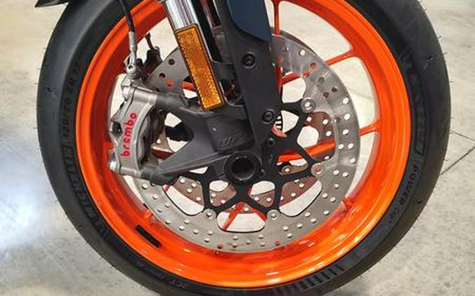 2023 KTM 890 Duke R