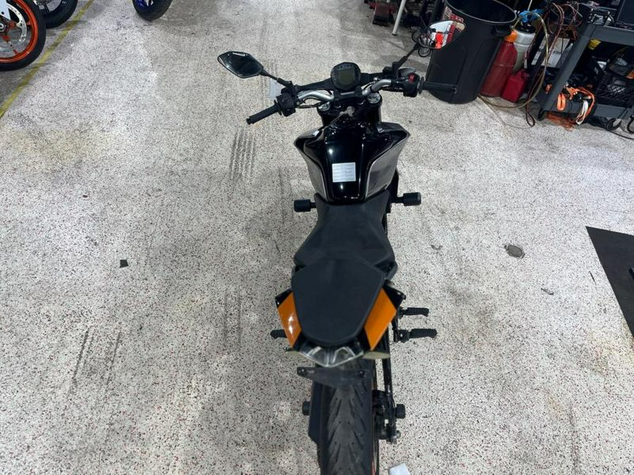 2023 KTM 200 Duke