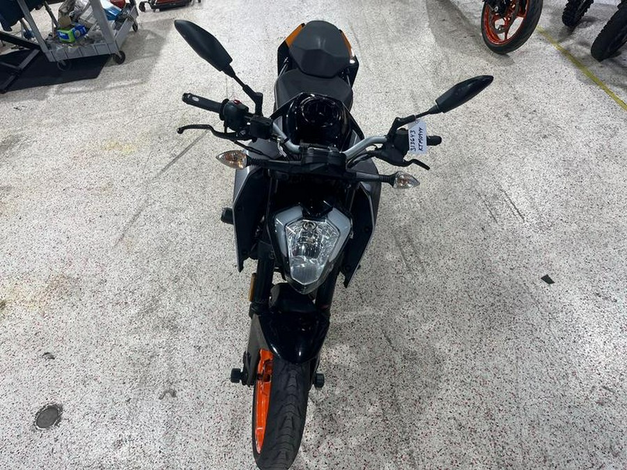 2023 KTM 200 Duke