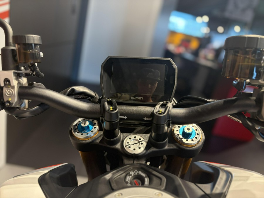 2026 Ducati HYPERMOTARD V2 SP