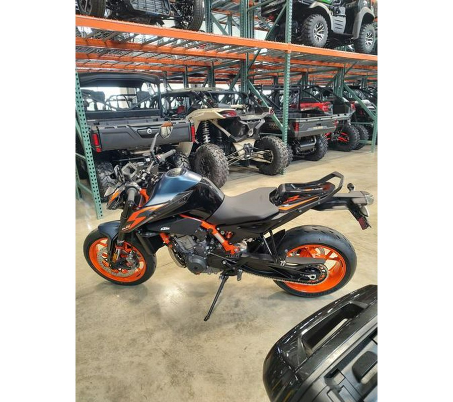 2023 KTM 890 Duke R