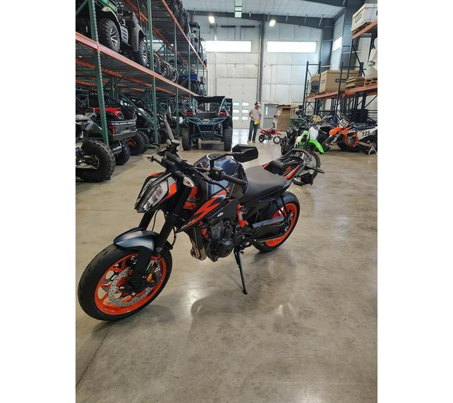 2023 KTM 890 Duke R