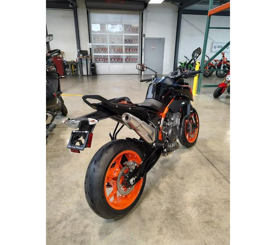 2023 KTM 890 Duke R