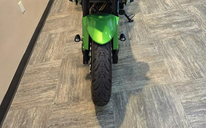 2022 Kawasaki Versys® 650 Candy Lime Green/Metallic Flat Spark Black/Metallic Spark Black
