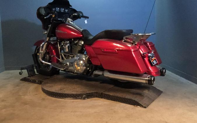 2018 Harley-Davidson Street Glide Wicked Red