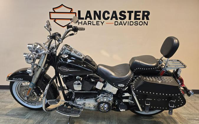2006 Harley-Davidson® Heritage Softail® Classic Vivid Black FLSTCI
