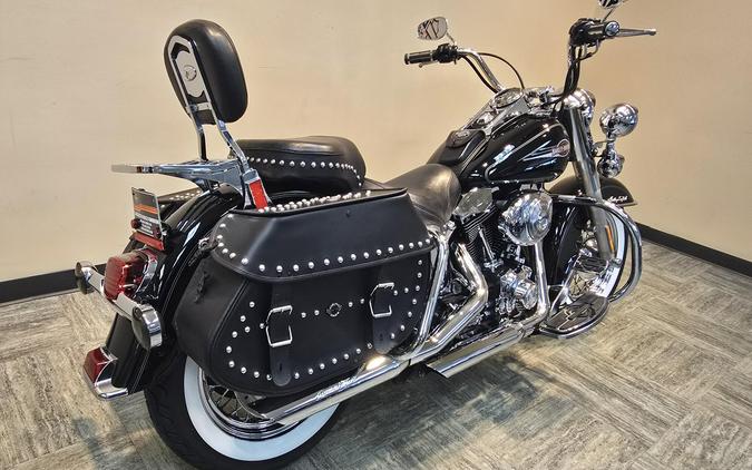 2006 Harley-Davidson® Heritage Softail® Classic Vivid Black FLSTCI