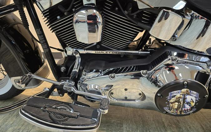 2006 Harley-Davidson® Heritage Softail® Classic Vivid Black FLSTCI