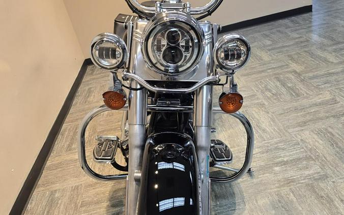 2006 Harley-Davidson® Heritage Softail® Classic Vivid Black FLSTCI