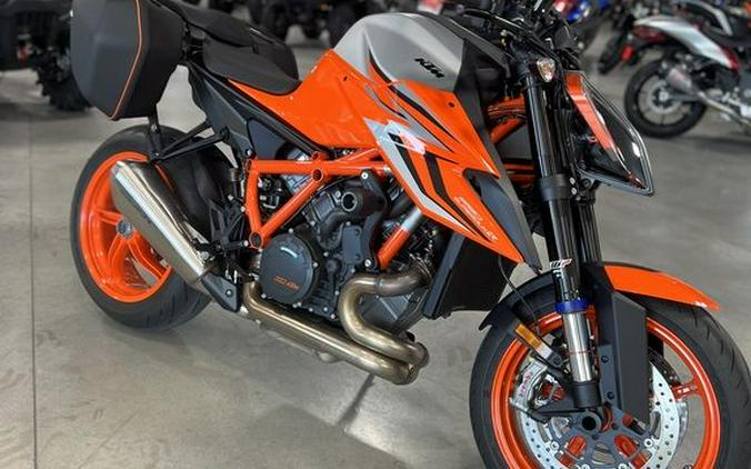 2022 KTM 1290 Super Duke R Evo Review [17 Track + Street Fast Facts]