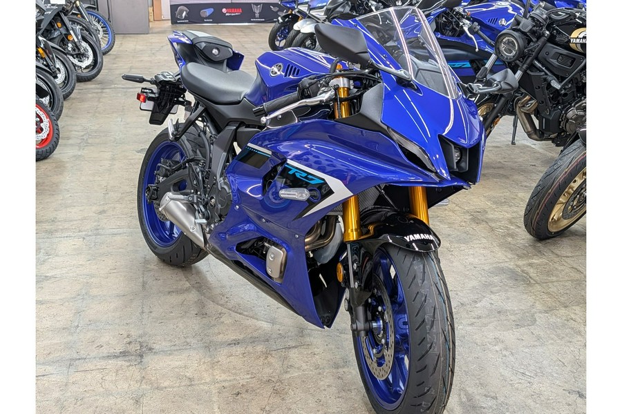 2025 Yamaha YZF-R7 CA