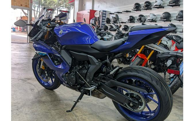 2025 Yamaha YZF-R7 CA