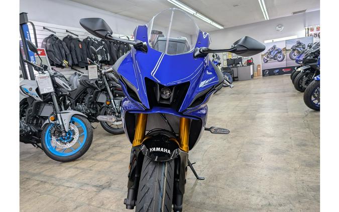 2025 Yamaha YZF-R7 CA