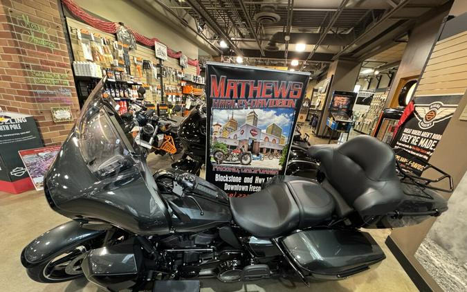 2025 Harley-Davidson® Street Glide® Ultra Iron Horse Metallic / Vivid Black - Black Finish