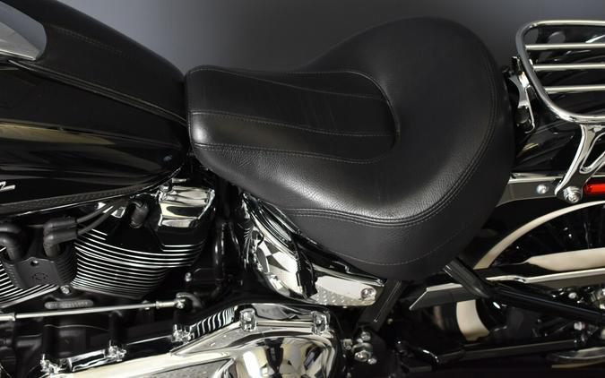 2019 Harley-Davidson Deluxe Vivid Black