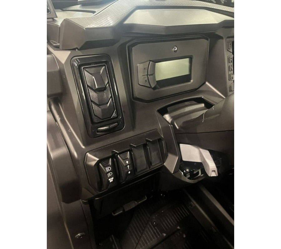 2026 Can-Am Defender XT CAB HD11