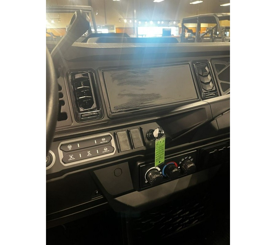 2026 Can-Am Defender XT CAB HD11