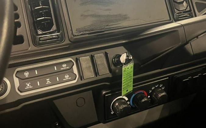 2026 Can-Am Defender XT CAB HD11