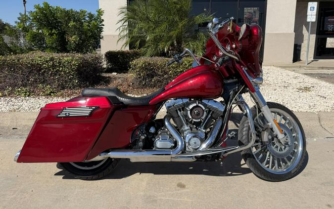 2013 Harley-Davidson Street Glide EMBR RED SUNGLO
