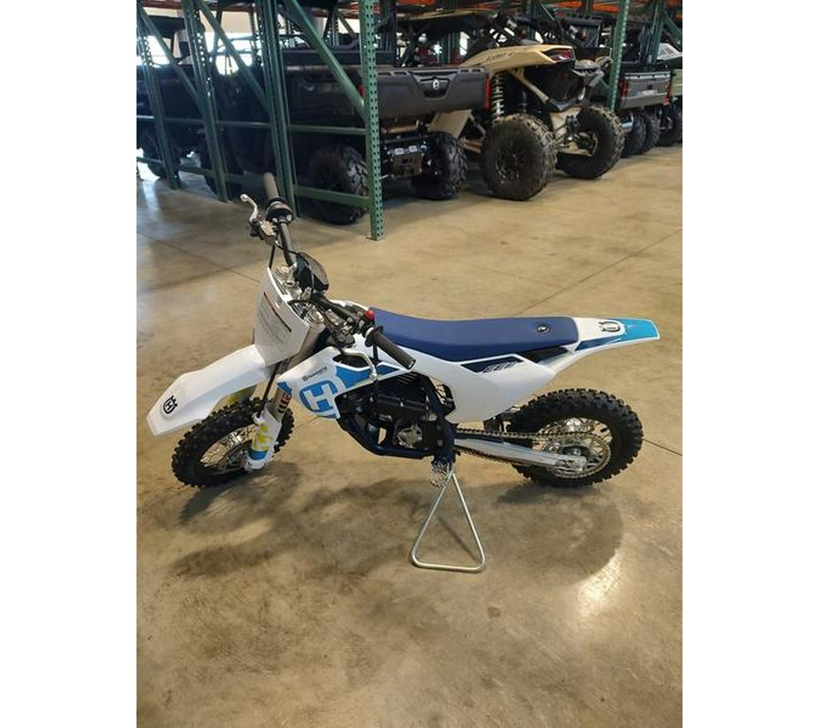 2024 Husqvarna® EE 3